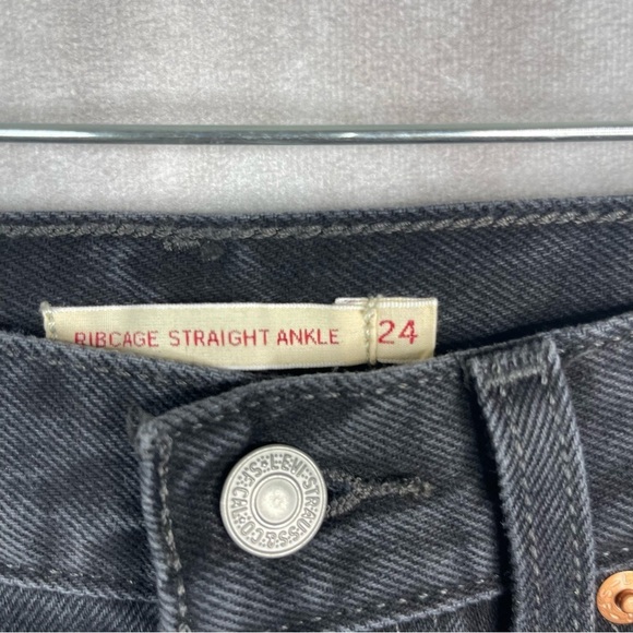 Levi's Ribcage Straight Ankle Jeans In Skewed Break Black Women's Size 24 - Picture 5 of 8